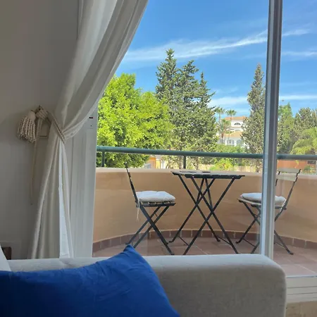 Stunning 2 Bed Penthouse With Large Sun Terrace And Pool Views *